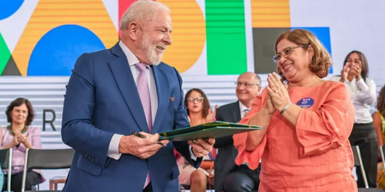 Após demissão, Cida Gonçalves nega insatisfação de Lula com sua gestão no Ministério das Mulheres