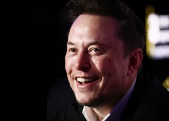 Elon Musk de saída? Tesla faz esclarecimento sobre procura de novo CEO