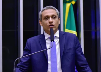 Comissão aprova controle do Legislativo sobre bloqueio de redes sociais de parlamentares