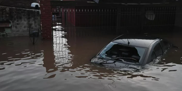 Quase 3.000 pessoas são evacuadas por enchentes na Argentina