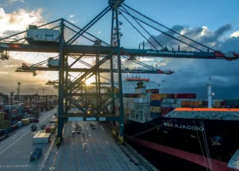 Portos brasileiros registram recorde na movimentação de cargas em março