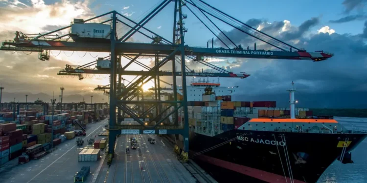 Portos brasileiros registram recorde na movimentação de cargas em março