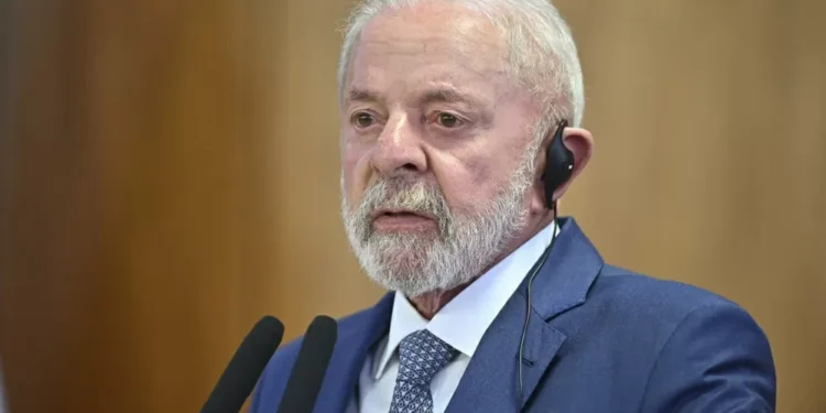 Lula perderia para Michelle Bolsonaro e empataria com Tarcísio no ES, aponta Paraná Pesquisas