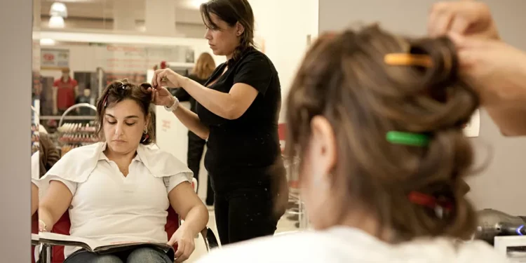 Setor de serviços do Brasil sobe em maio, mas segue na faixa de contração