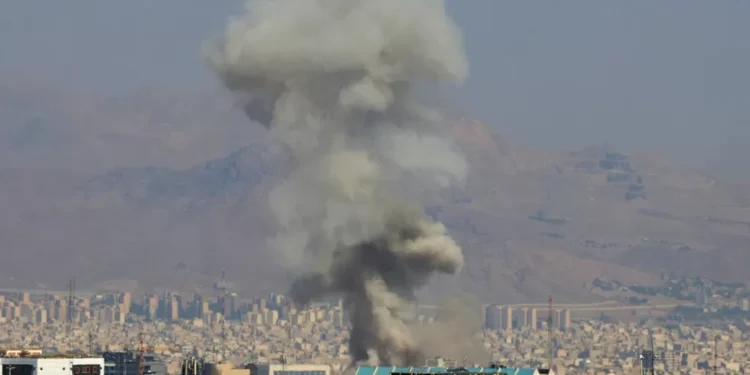 Ataques de Israel deixam mais de 220 mortos no Irã, incluindo chefe da inteligência da Guarda Revolucionária