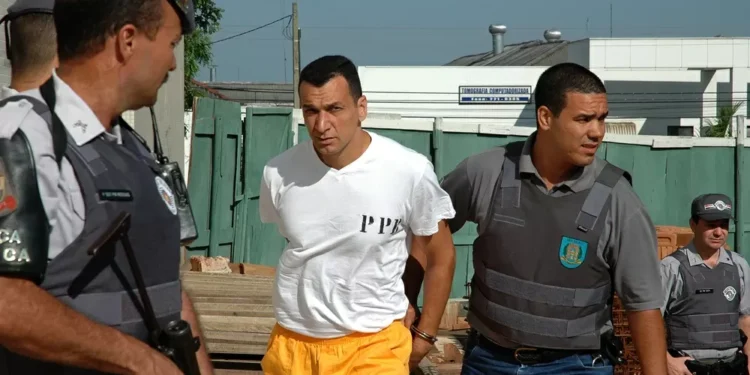 Marcola, líder do PCC, é levado a hospital no DF sob esquema de segurança