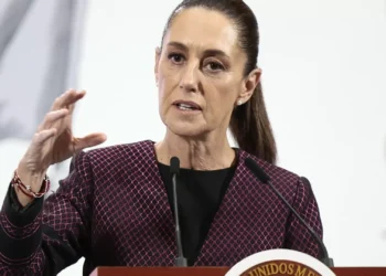 Furacão Erik sobe de categoria e ameaça a costa do sul do México