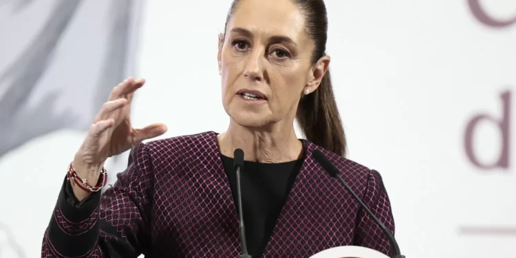 Furacão Erik sobe de categoria e ameaça a costa do sul do México