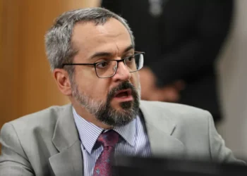 Weintraub critica Bolsonaro após ex-presidente chamar de ‘maluco’ quem pediu intervenção militar: ‘Fui otário’