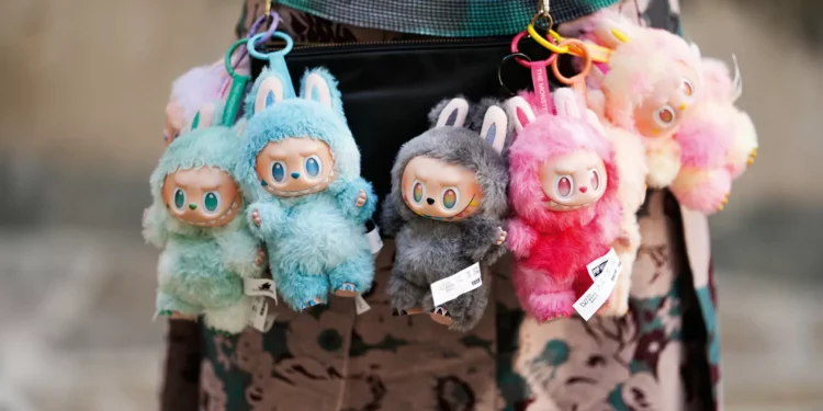 Feios, ingênuos e graciosos: o que está por trás do fenômeno Labubu