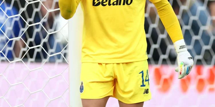 ‘Super’ Cláudio Ramos salva FC Porto de desilusão frente a Abel Ferreira