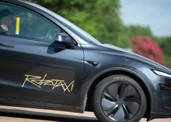 Robotáxi Tesla. Autoridades exigem esclarecimentos sobre infrações