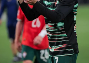 Piers Morgan rende-se  (novamente) a Cristiano Ronaldo: “Tem 40 anos…”