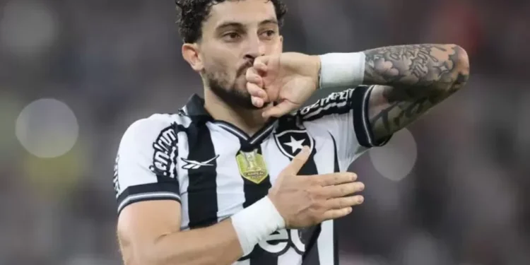 Alex Telles faz previsão para Botafogo e Palmeiras no Mundial: ‘Jogo histórico’