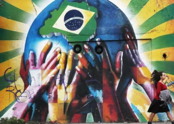 Brasil lamenta aumento de tarifas, mas quer reforçar diálogo com EUA