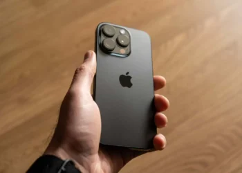 Apple pode trabalhar em iPhones dobráveis a preços altos já em 2026