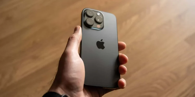 Apple pode trabalhar em iPhones dobráveis a preços altos já em 2026