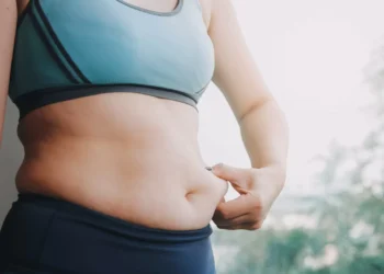 Cinco hábitos que são grandes ‘aliados’ contra gordura abdominal, diz PT