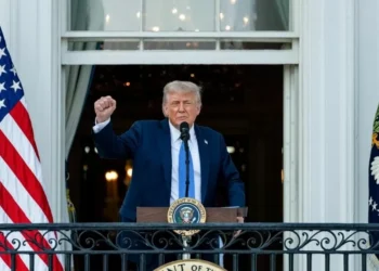 Trump assina decreto para impedir entrada de cidadãos de 12 países