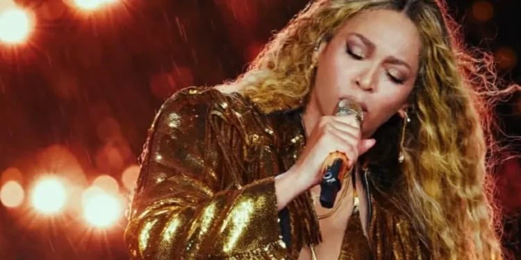 Calça de Beyoncé cai durante show em Londres