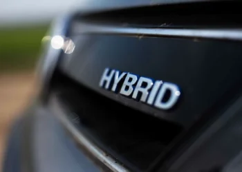 Carros elétricos perdem força e híbridos ganham novo fôlego nos EUA