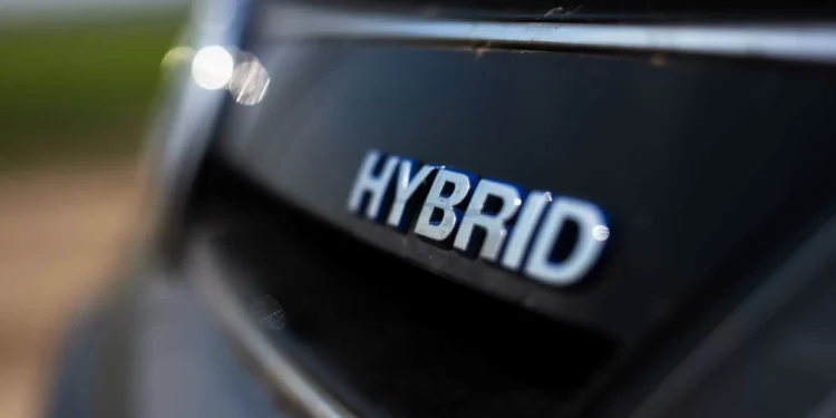 Carros elétricos perdem força e híbridos ganham novo fôlego nos EUA