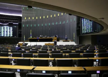 Em ato raro, Câmara derruba decreto de Lula que aumenta IOF