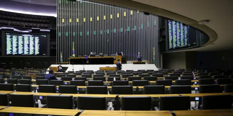 Em ato raro, Câmara derruba decreto de Lula que aumenta IOF