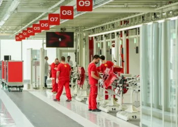 Stellantis e Ferrari vão aumentar salários dos trabalhadores