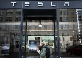 Ações da Tesla caem mais de 8% após troca de farpas entre Musk e Trump