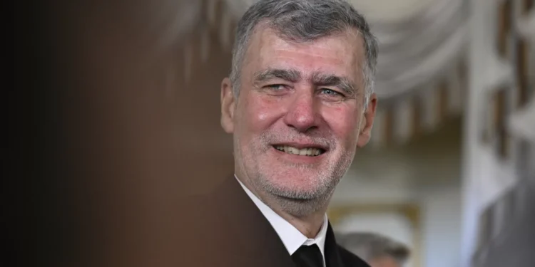 Desenvolvimentos sobre Spinumviva? Gouveia e Melo admite dissolução da AR