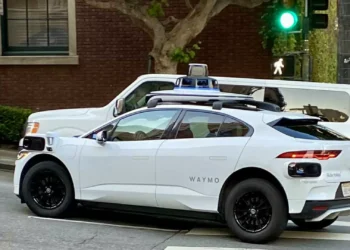 Táxis autónomos chegam a Nova Iorque, mas com condutor