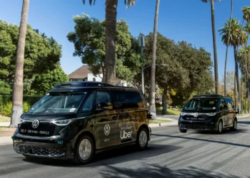 Robotáxi Volkswagen ID. Buzz AD chega em 2026