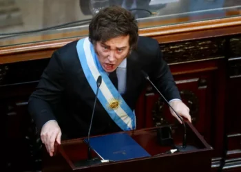 Não tem segredo: Milei cobra cortes para aumentar superávit da Argentina