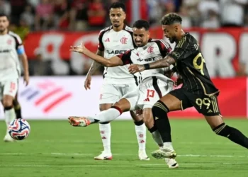 Flamengo busca empate no final e encerra fase de grupos do Mundial de Clubes invicto