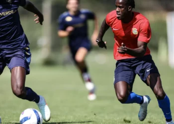 Alverca bate o Estoril Praia pela margem tangencial