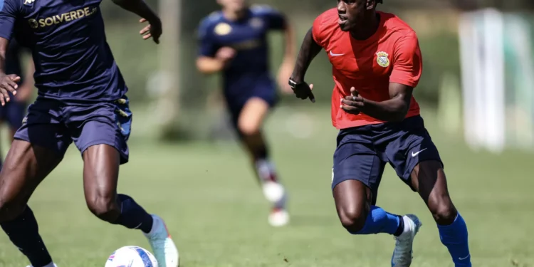 Alverca bate o Estoril Praia pela margem tangencial