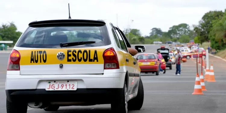 Projeto prevê CNH sem autoescola; saiba como seria o novo processo