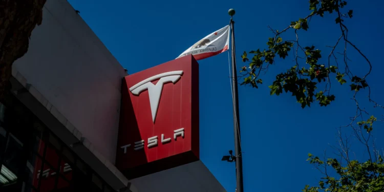 Tesla anuncia forte descida de receitas, de 16% no setor automóvel