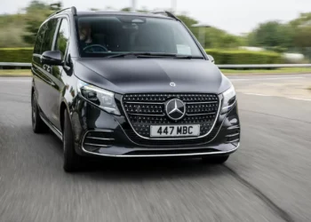 Mercedes Classe V. A carrinha que transportou CR7 ao estágio do Al Nassr