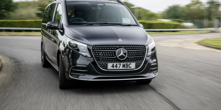 Mercedes Classe V. A carrinha que transportou CR7 ao estágio do Al Nassr