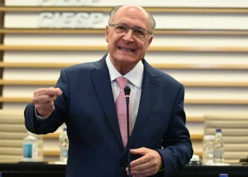 ‘Questão do Bolsonaro é do Judiciário e não atrapalha negociações com EUA’, diz Alckmin