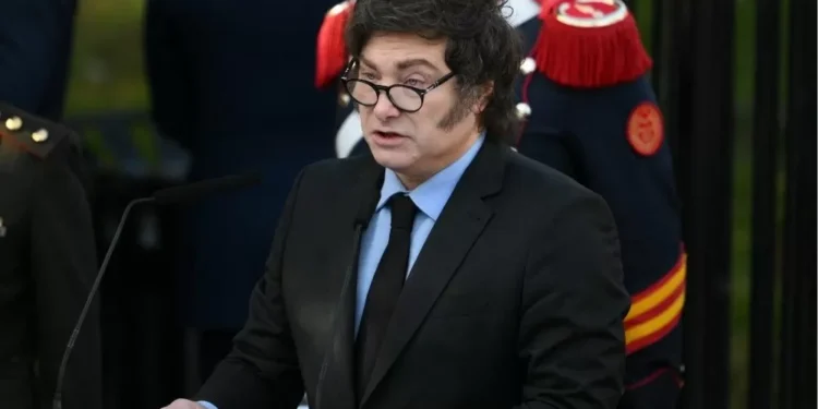 Argentina anuncia início de processo de privatização de empresa estatal de água