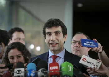 Copom indica que ‘não hesitará em retomar o ciclo de ajuste’; em outras palavras: Selic pode voltar a subir