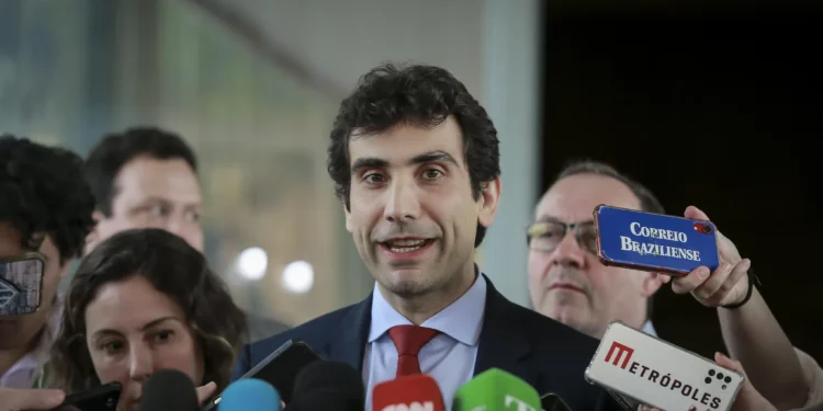 Copom indica que ‘não hesitará em retomar o ciclo de ajuste’; em outras palavras: Selic pode voltar a subir