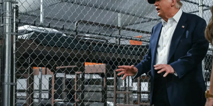 EUA deportaram 500 imigrantes em voos a partir de Alligator Alcatraz