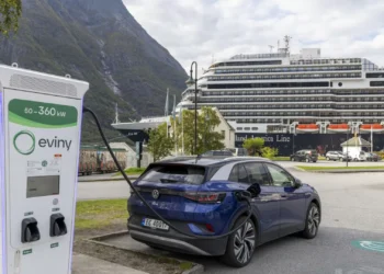 Noruega lidera transição. Um terço dos carros já são elétricos