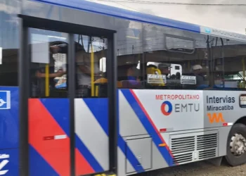 PMs vão trabalhar dentro de ônibus em meio à onda de ataques em SP, anuncia Nunes