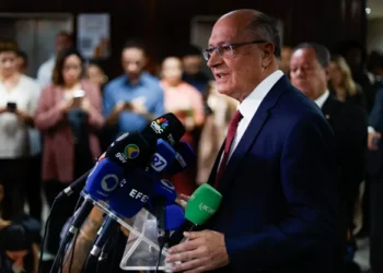 Alckmin diz que irá se reunir com a Amcham e ouvir indústria química e cooperativas sobre tarifaço