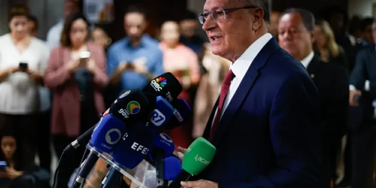 Alckmin diz que irá se reunir com a Amcham e ouvir indústria química e cooperativas sobre tarifaço